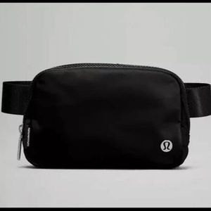 🍋🆕🍋Lululemon Everywhere Belt Bag in black NWT - last one!